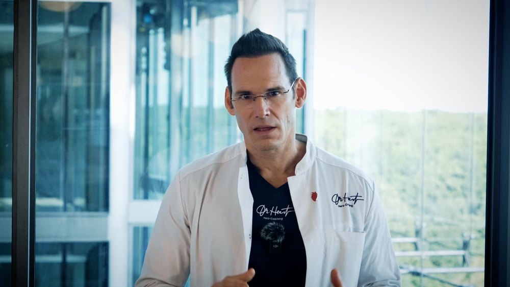 Dr. med. Stefan Waller erklärt das Vorgehen